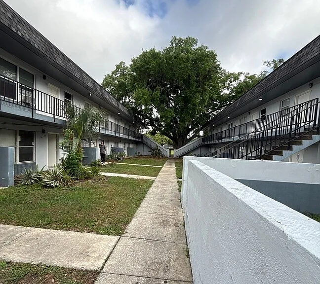 2040 W Church St #14 — Photo 1