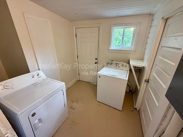 302 Raynor St #B — Photo 14