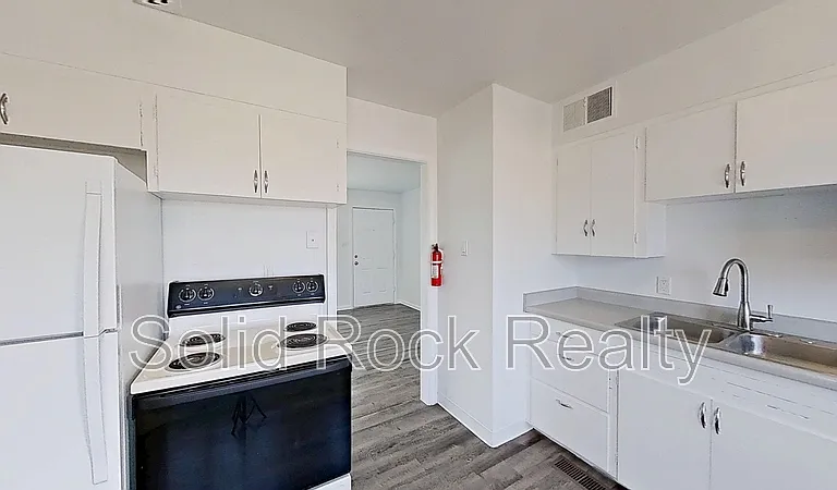 1216 Janes Ln — Photo 3