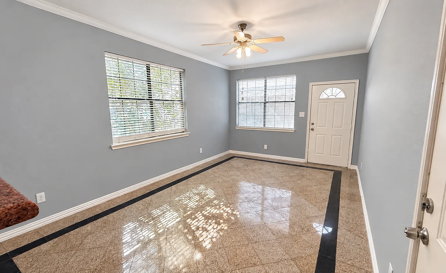2 bed, 1.5 bath, 1090 sqft, $1,550 — Photo 2