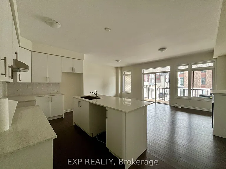 116 Blick Cres — Photo 3
