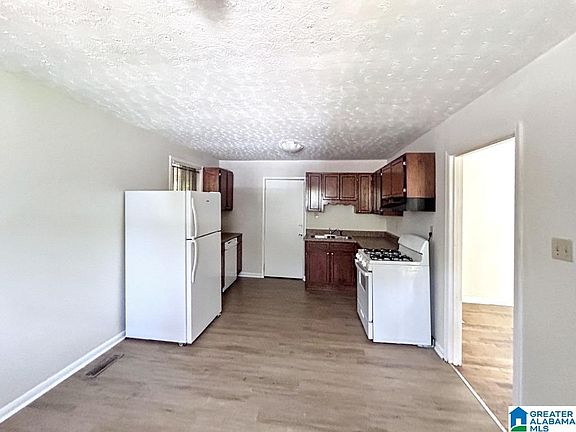 3rd image of 3517 Pine Ave SW