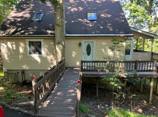 106 Clifton Dr, Bushkill, PA 18324