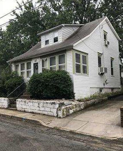 2nd image of 3443 Howard Ave