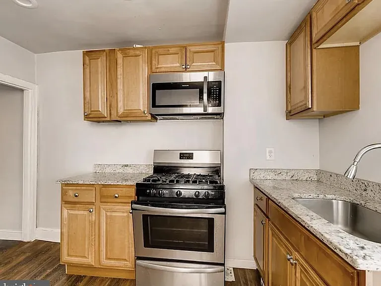 2032 Etting St — Photo 2