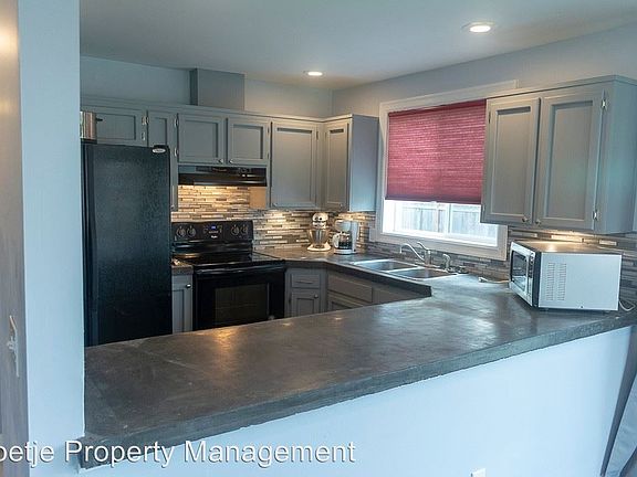 2nd image of 621 SE Jerome St