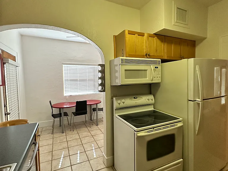 502 SW 6th Ave — Photo 8