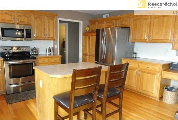 3rd image of 2648 NE Horseshoe Dr