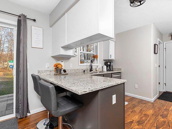3rd image of 2261 Grouse Dr