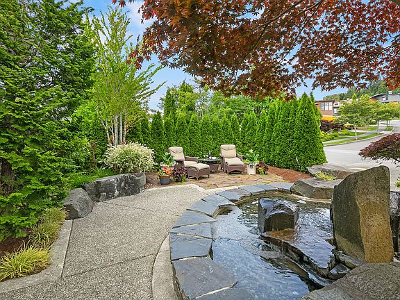 5th image of 1621 30th Ave NE