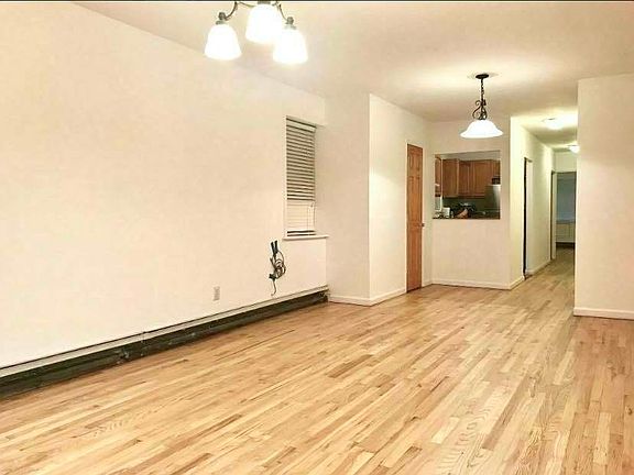 4th image of 2590 36th St