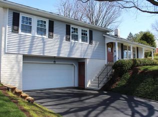 515 W View Dr, Akron, PA 17501