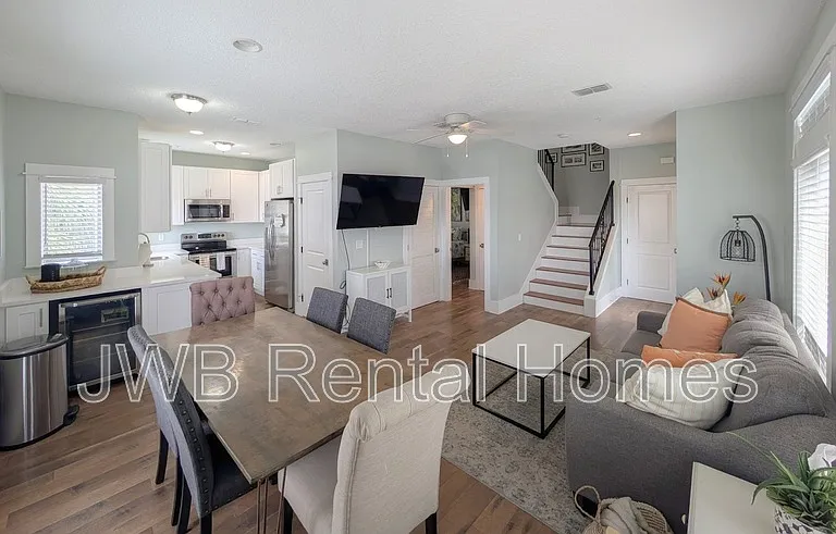 361 Ahern St — Photo 8