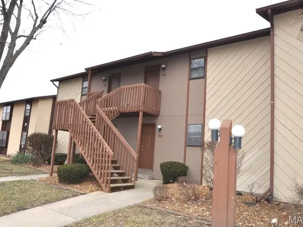66 Peachtree Ln, Fairview Heights, IL 62208