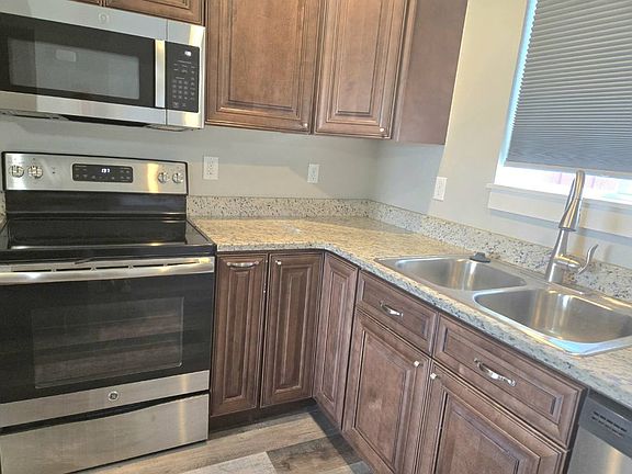 5th image of 441 Hollyhock Ln