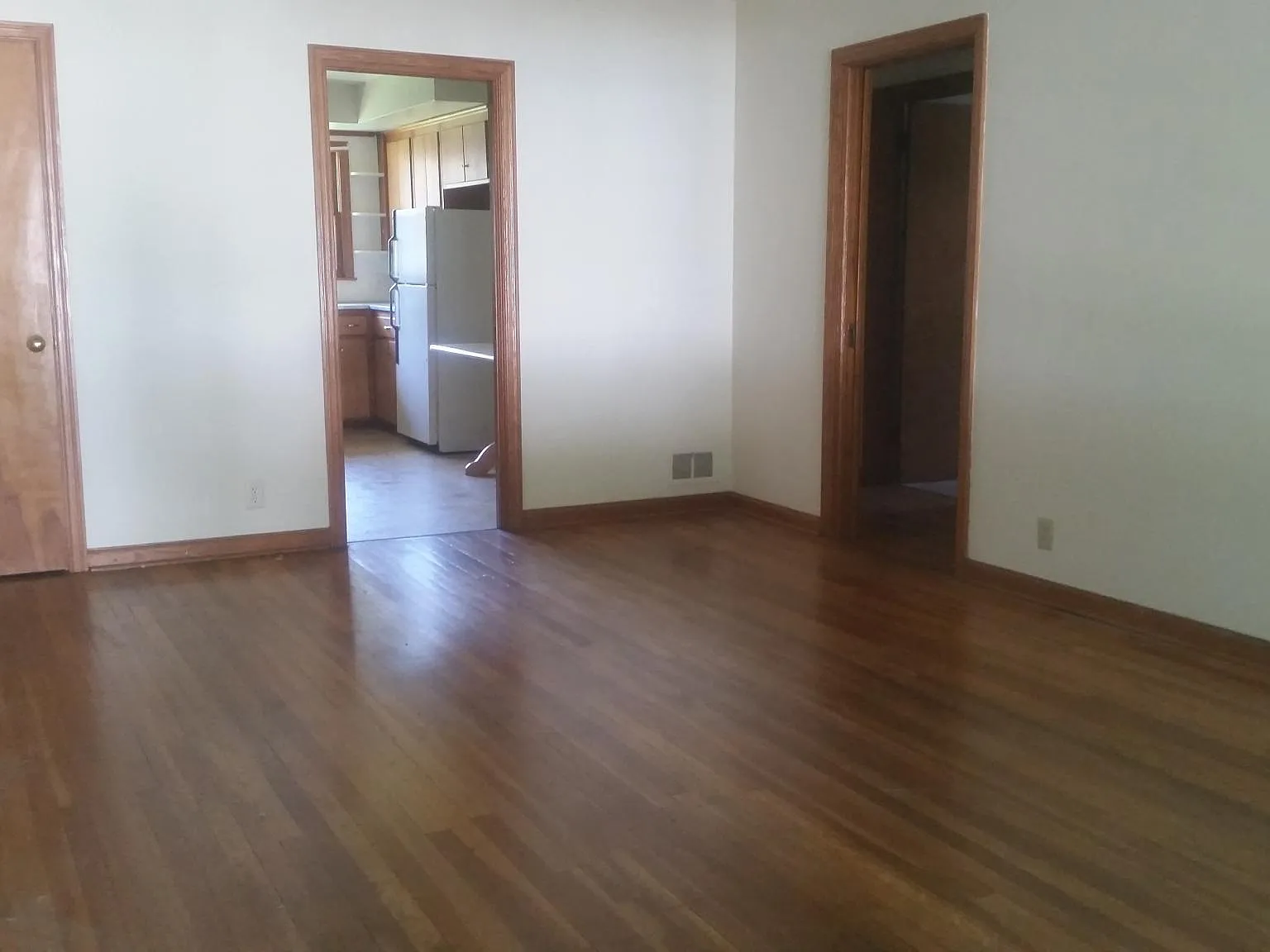 2 bed, 945 sqft, $1,300 — Photo 2