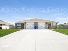 5005 Thomas St, Siloam Springs, AR