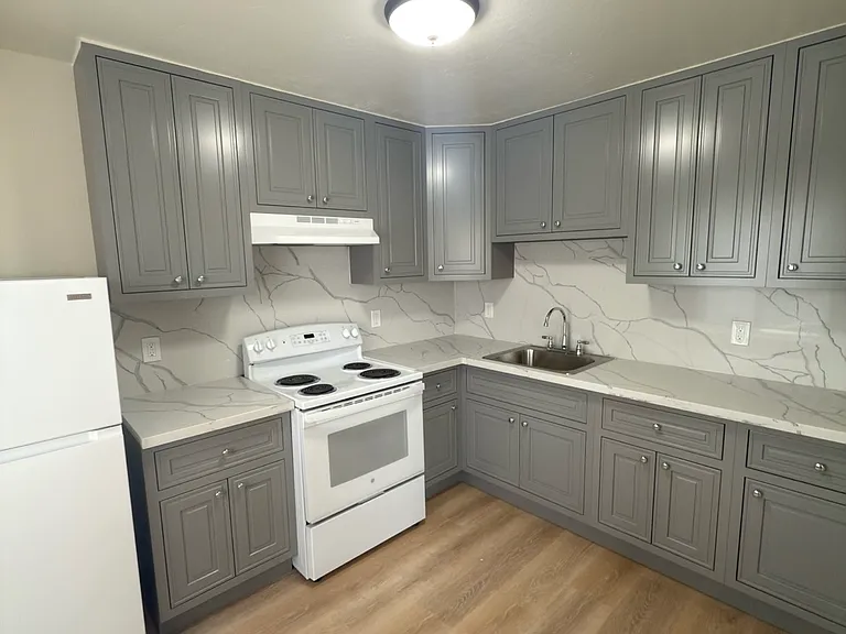 4211 Moraga St #21 — Photo 2