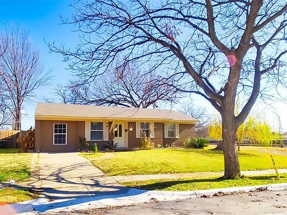 3rd image of 526 Davidson Dr