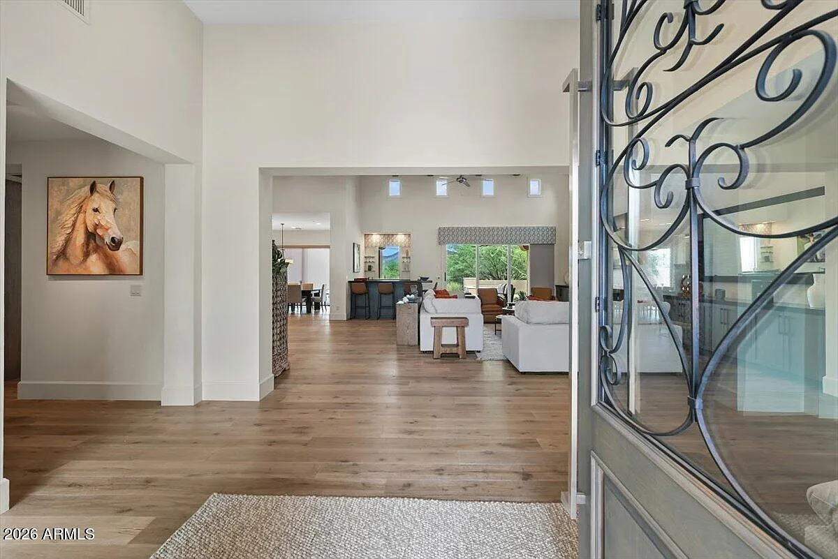5 bed, 4.5 bath, 4709 sqft, $17,000 — Photo 2