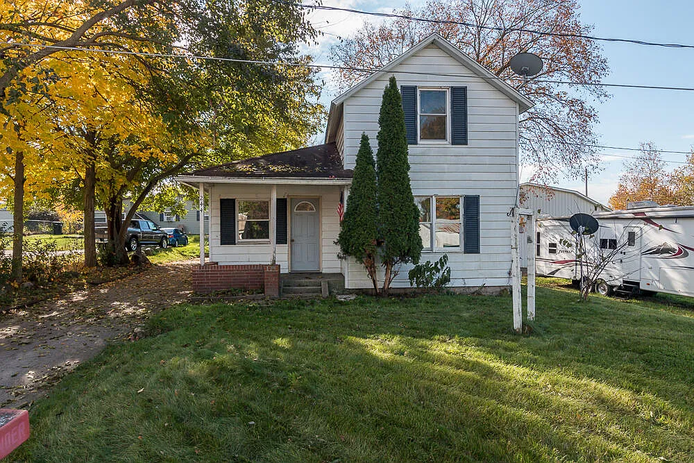 244 W Amy St photo 1