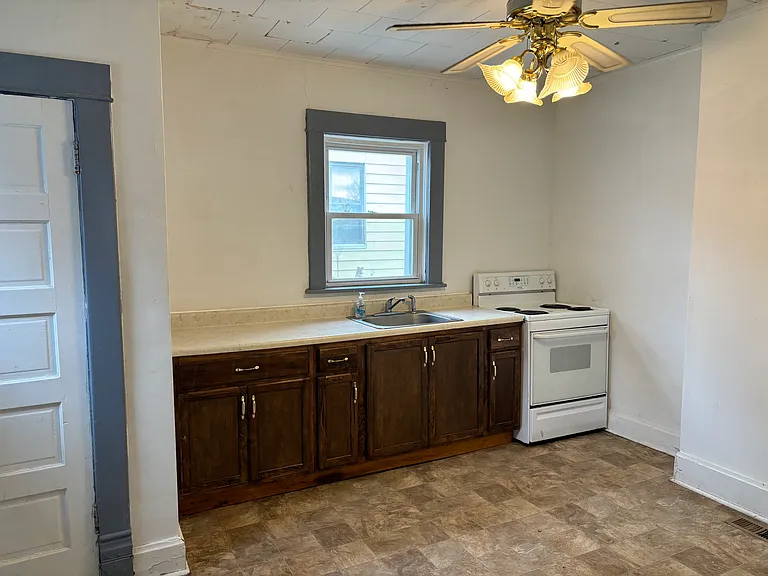 614 N Frederick Ave — Photo 8