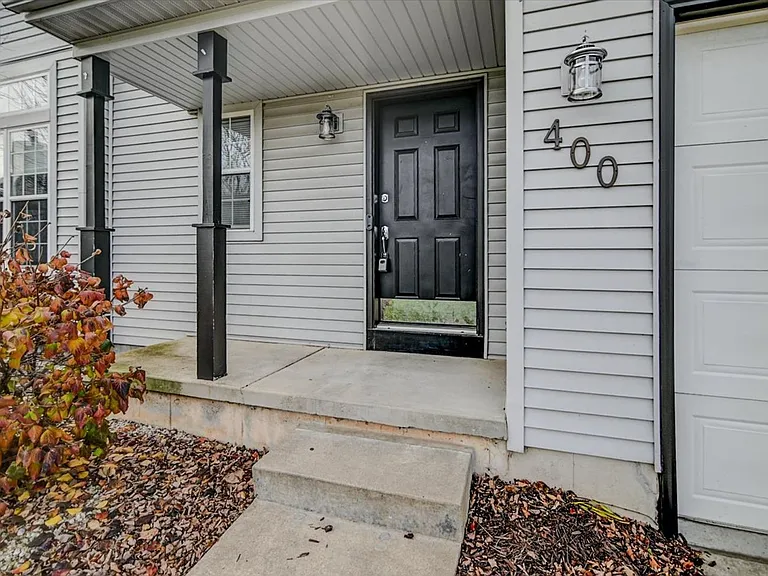 400 Muirfield Ct — Photo 2