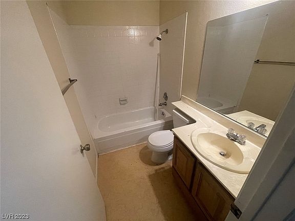 4th image of 1312 Capri Dr APT C