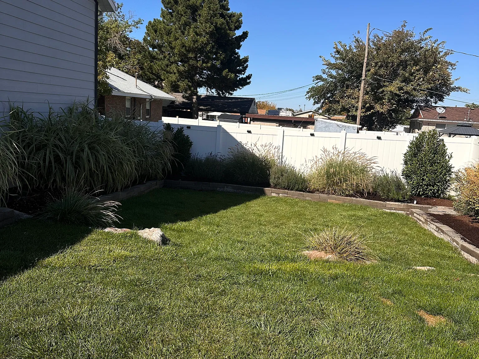 4 bed, 2.5 bath, 2400 sqft, $3,800 — Photo 2