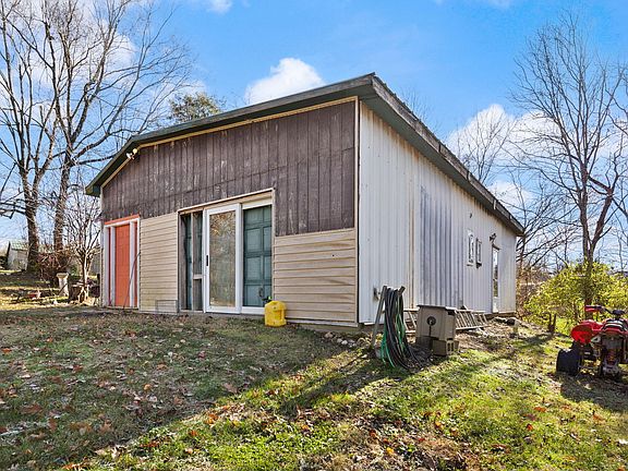 2nd image of 1119 Mitchellsburg Knob Rd