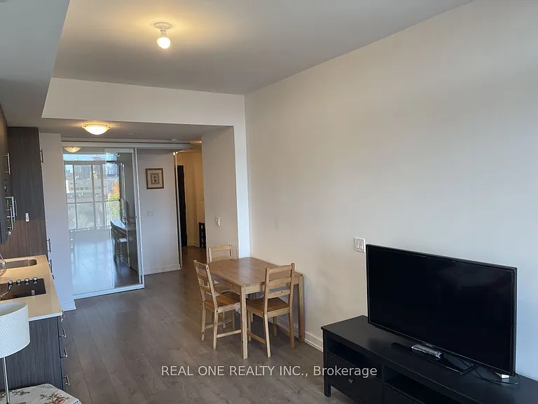 297 College St #710 — Photo 10