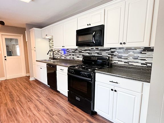5th image of 3632 Mayflower Dr