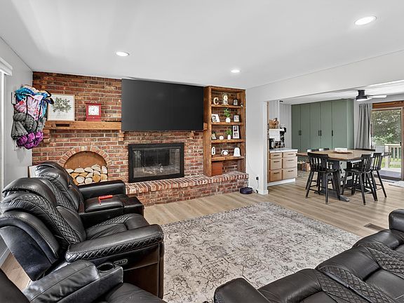 5th image of 3121 Dale St