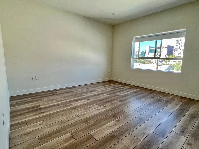 1307 N Bronson Ave #302 — Photo 11