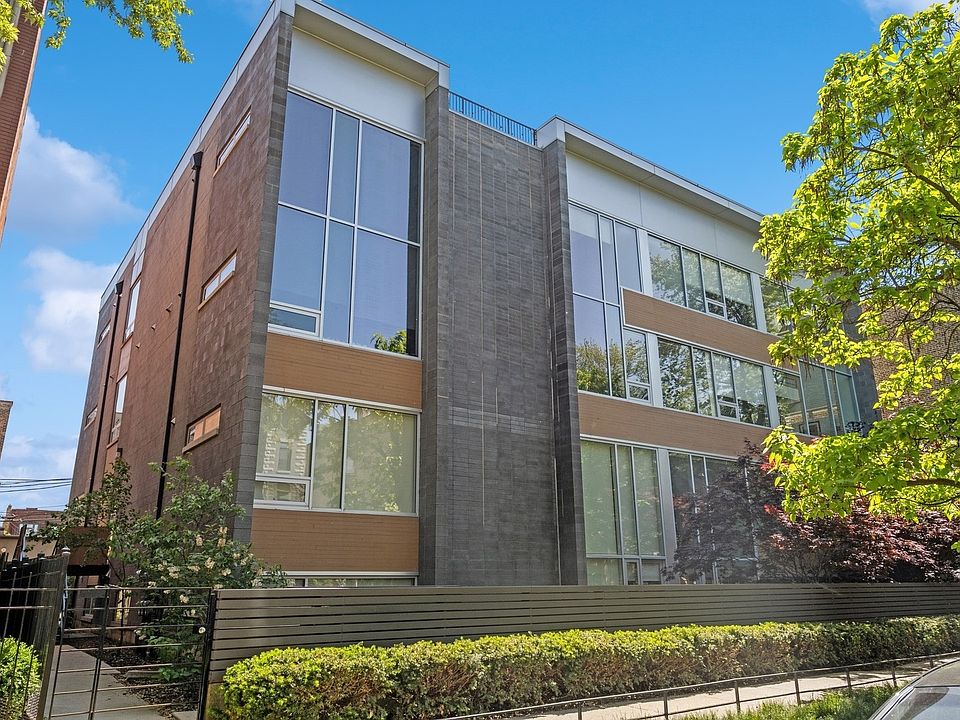 This exquisite, light-filled penthouse was conceiv