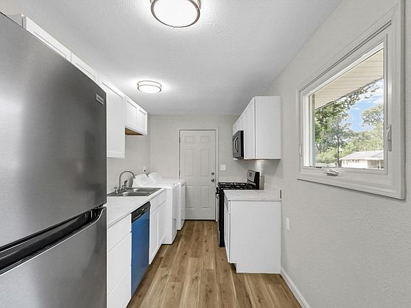 5th image of 1408 Hedge Rd