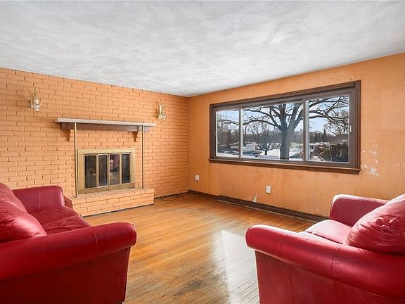 3rd image of 247 Asylum Rd