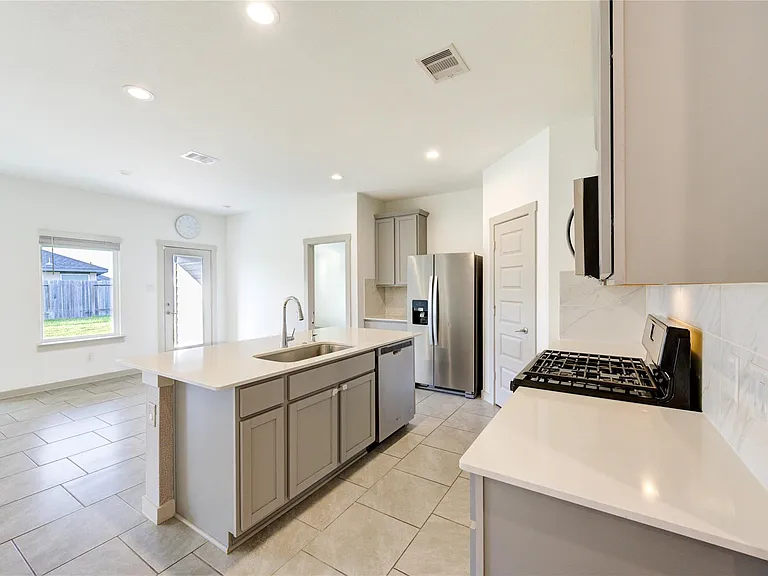 29430 Travis Trce — Photo 1