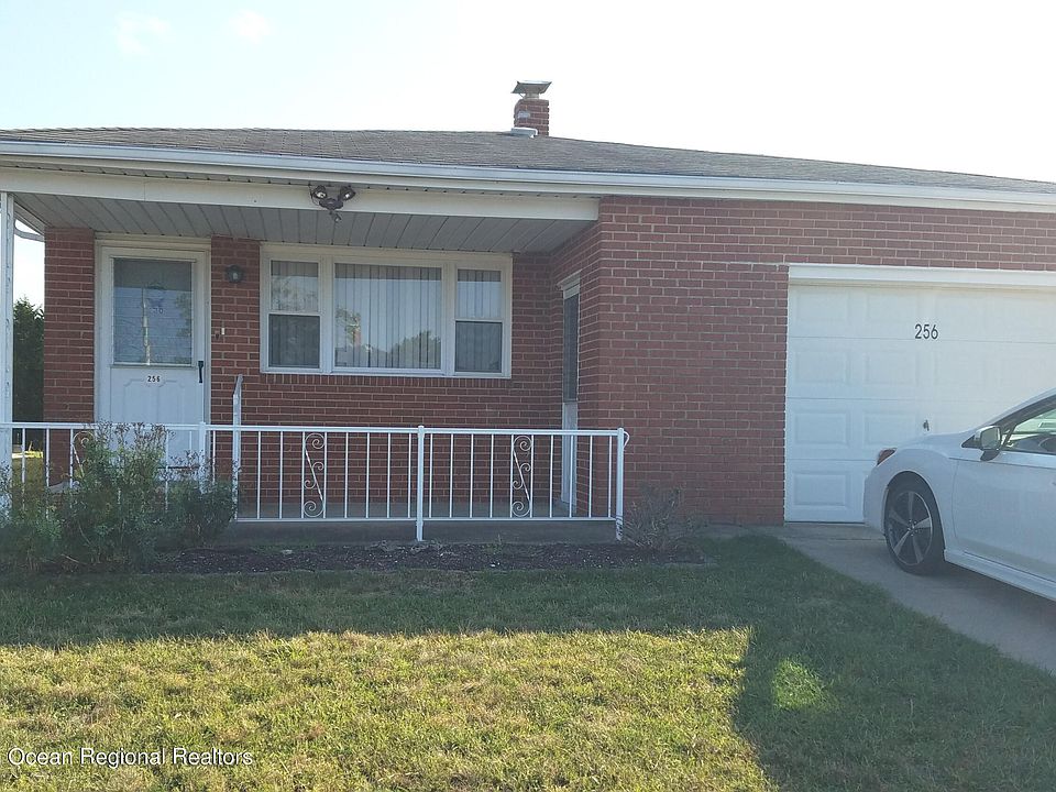 1st image of 256 Port Royal Dr
