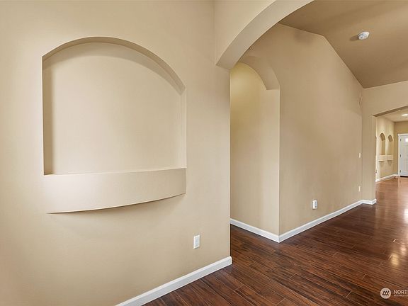 3rd image of 524 Sandalwood Drive SW