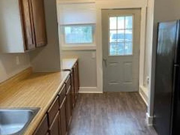 3rd image of 1303 S Elm St #2