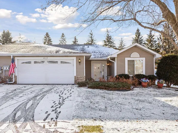 2419 Crestwood Dr, North Saint Paul, MN 55109