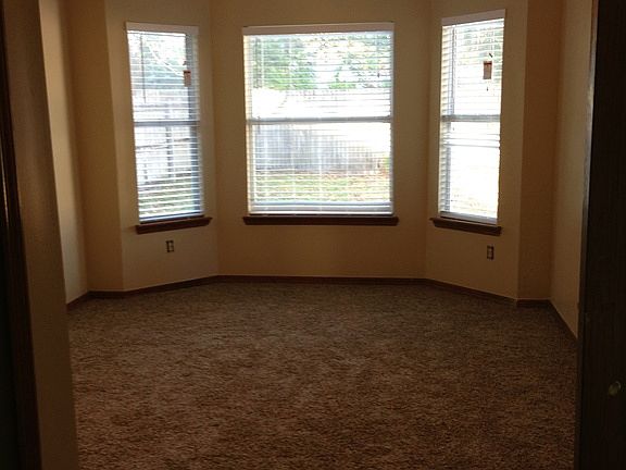 5th image of 7992 Copperfield Cir S
