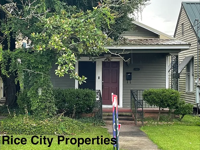 313 N Avenue H — Photo 1