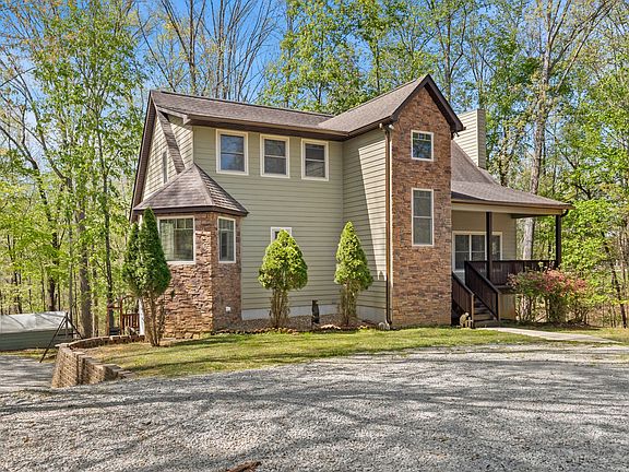 3rd image of 891 Hopkins Ln