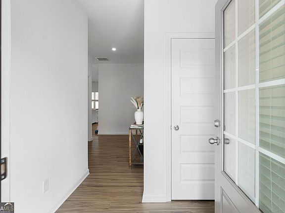 5th image of 110 Waterside Rdg