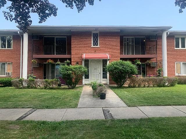 1st image of 821 S La Grange Rd APT 205