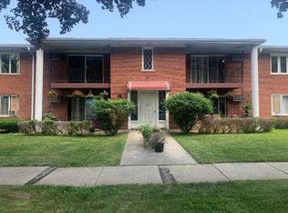 821 S La Grange Rd #204, La Grange, IL 60525