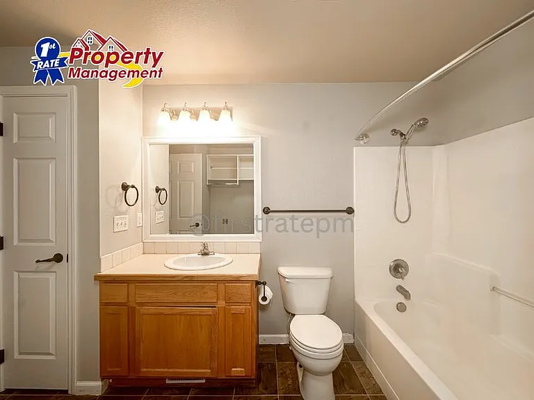 10042 W Garverdale Ln #201 — Photo 11
