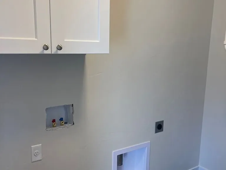 944 NE Paula Dr — Photo 5